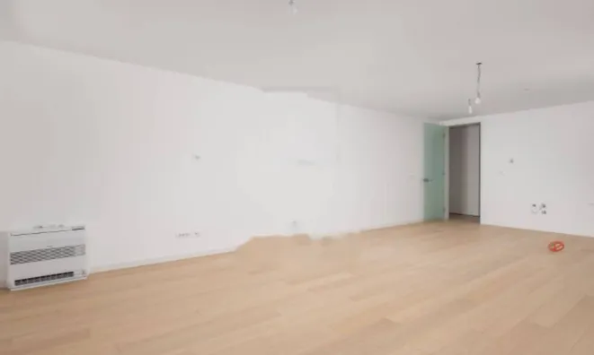 Недвижимость Трёхкомнатная квартира, Центр: 10