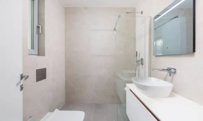 Недвижимость Трёхкомнатная квартира, Центр: 18