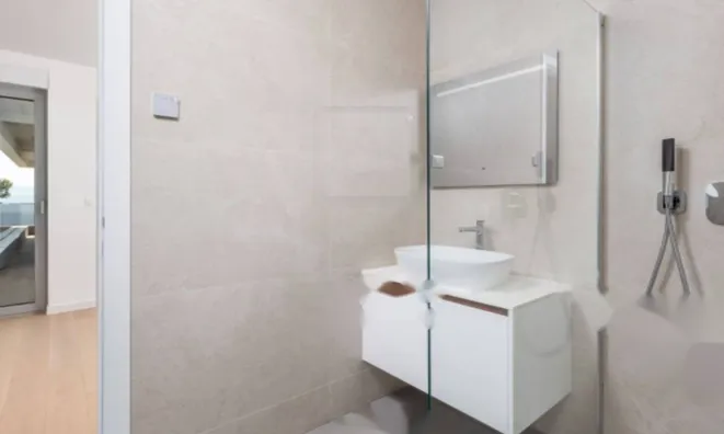 Недвижимость Трёхкомнатная квартира, Центр: 21