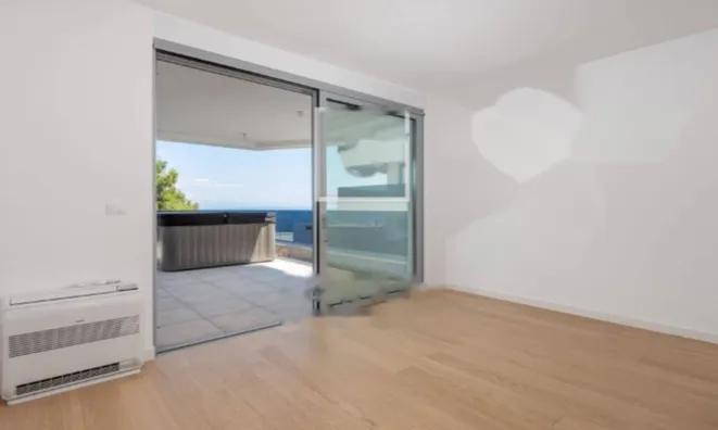 Недвижимость Четырехкомнатная квартира : 1