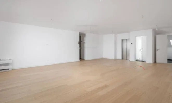 Недвижимость Четырехкомнатная квартира : 29