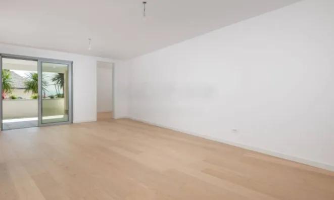 Недвижимость Двухкомнатная квартира, центр: 8