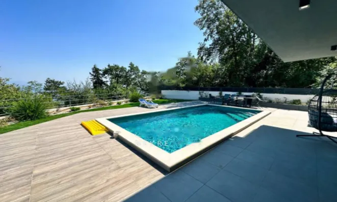 Недвижимость Семейный дом 400 м², Запад, Опатия: 3