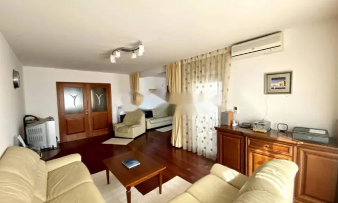 Недвижимость Трехкомнатная квартира Центр: 1