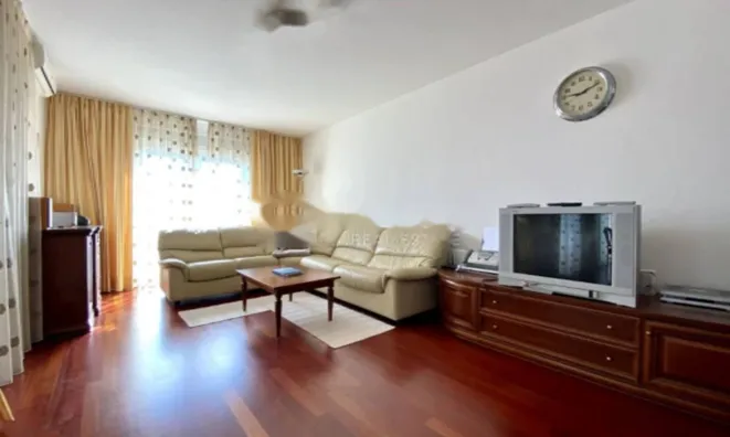 Недвижимость Трехкомнатная квартира Центр: 5