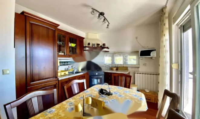 Недвижимость Трехкомнатная квартира Центр: 10