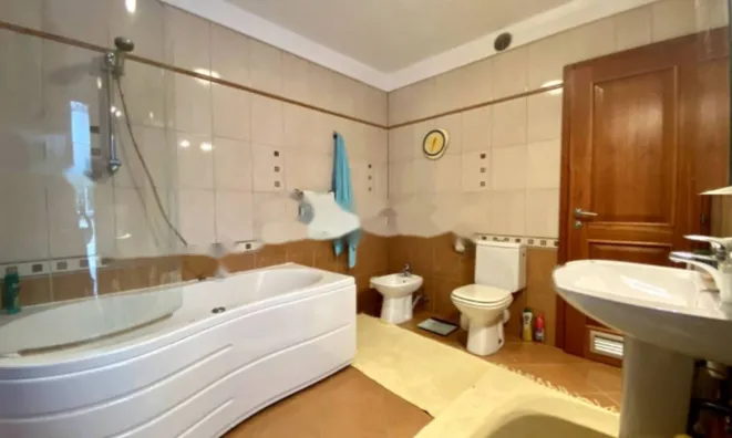 Недвижимость Трехкомнатная квартира Центр: 20