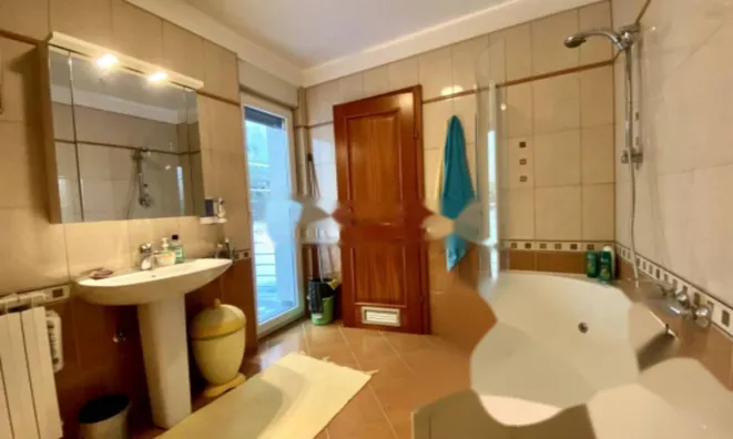 Недвижимость Трехкомнатная квартира Центр: 21