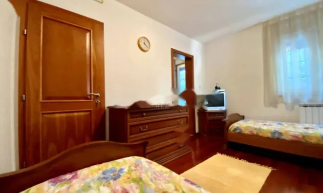 Недвижимость Трехкомнатная квартира Центр: 22