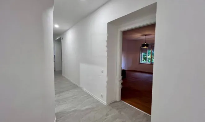 Недвижимость Четырёхкомнатная квартира Центр: 29