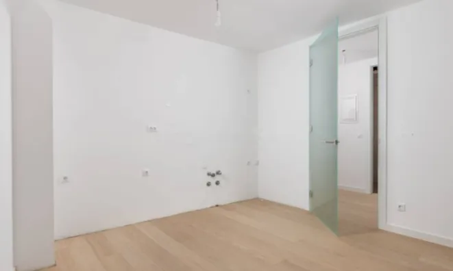 Недвижимость Трёхкомнатная квартира, Центр: 25