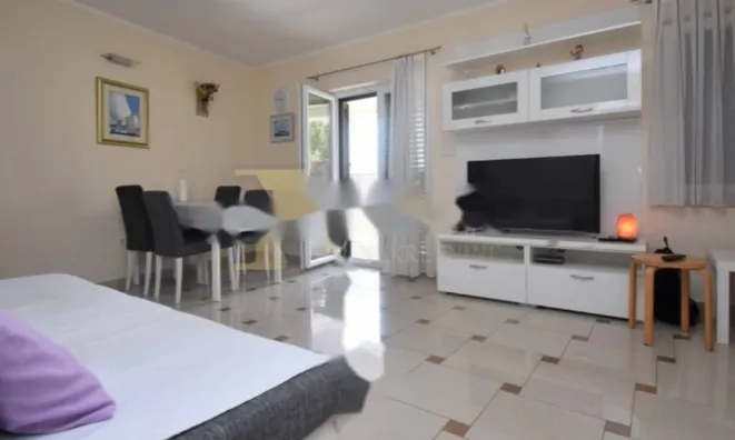 Недвижимость Трехкомнатная квартира в центре: 3