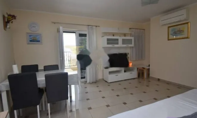 Недвижимость Трехкомнатная квартира в центре: 4