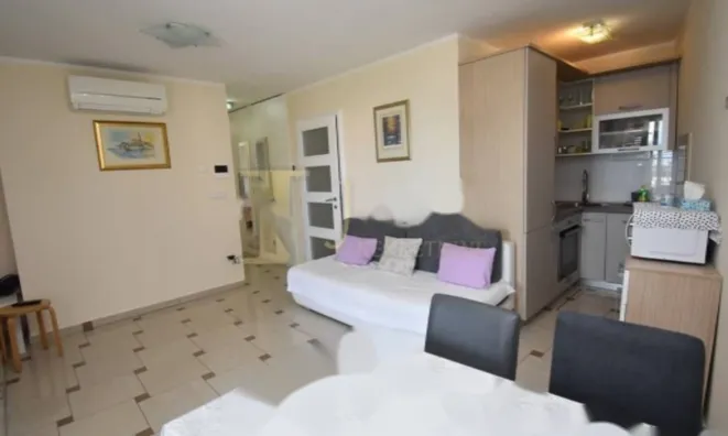 Недвижимость Трехкомнатная квартира в центре: 5