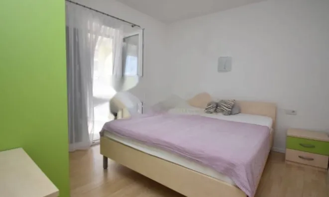 Недвижимость Трехкомнатная квартира в центре: 7