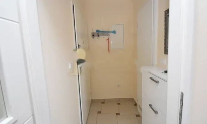 Недвижимость Трехкомнатная квартира в центре: 8