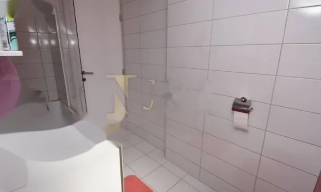 Недвижимость Трехкомнатная квартира в центре: 12