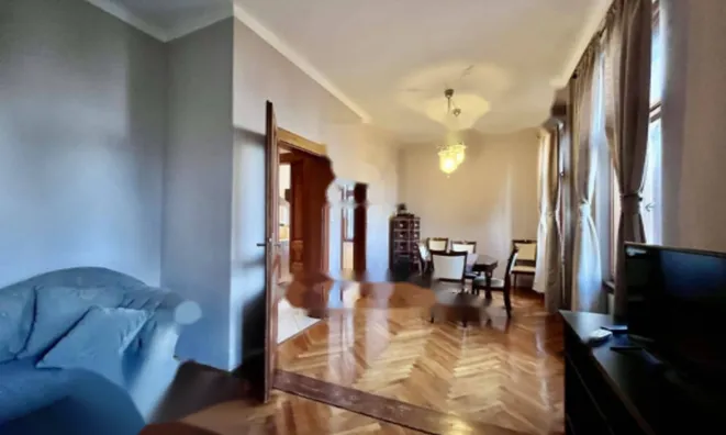 Недвижимость Трехкомнатная квартира в центре: 3