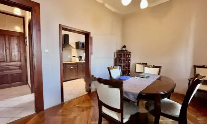 Недвижимость Трехкомнатная квартира в центре: 4