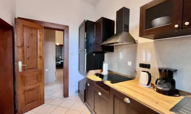 Недвижимость Трехкомнатная квартира в центре: 6