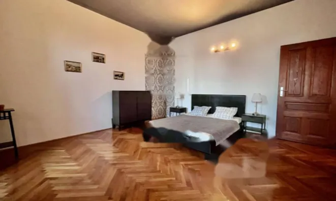 Недвижимость Трехкомнатная квартира в центре: 8