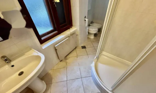 Недвижимость Трехкомнатная квартира в центре: 13