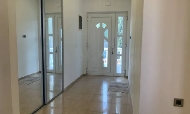 Недвижимость Четырехкомнатная квартира: 4