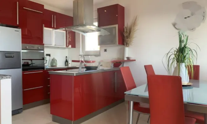 Недвижимость Четырехкомнатная квартира: 8