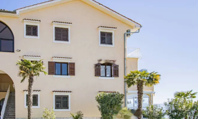 Недвижимость Двухкомнатная квартира Центр: 3