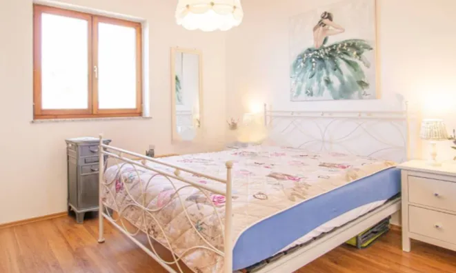 Недвижимость Двухкомнатная квартира Центр: 10