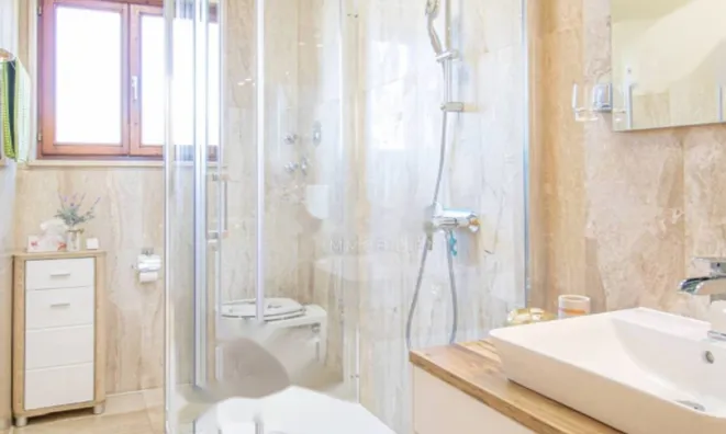 Недвижимость Двухкомнатная квартира Центр: 11