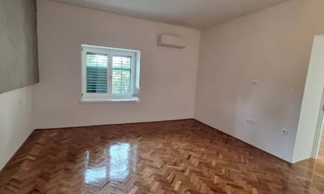 Недвижимость Квартира с подвалом, центр опатии: 15