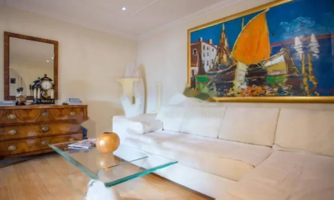 Недвижимость Трехкомнатная квартира Центр: 1