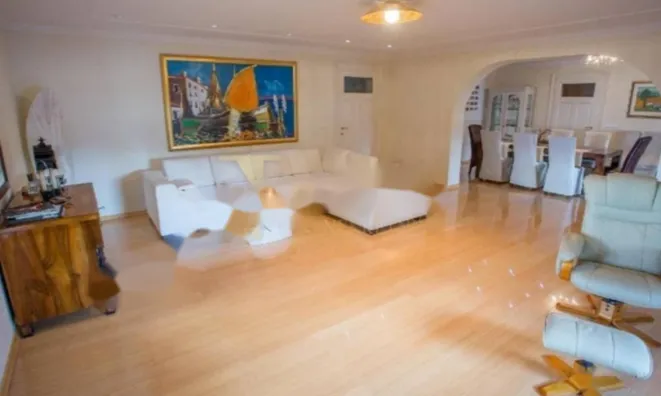 Недвижимость Трехкомнатная квартира Центр: 2