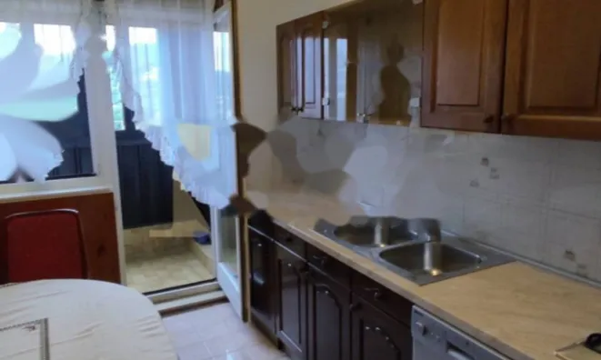 Недвижимость Трехкомнатная квартира в центре: 8