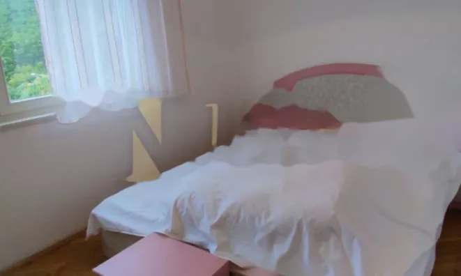 Недвижимость Трехкомнатная квартира в центре: 9