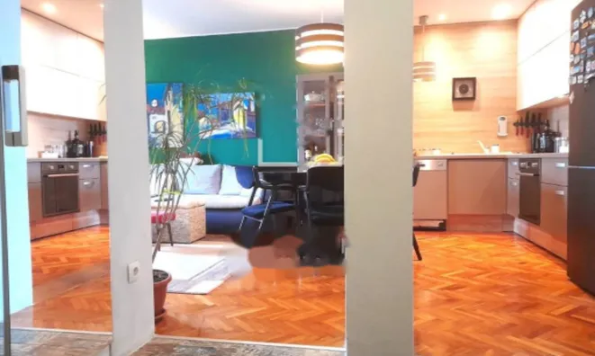 Недвижимость Трехкомнатная квартира, центр: 5