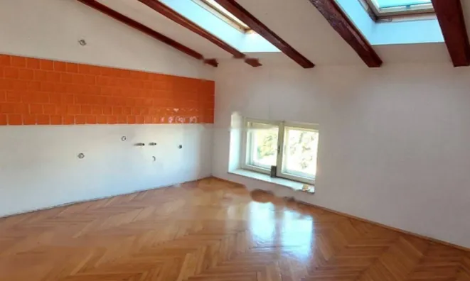 Недвижимость Четырехкомнатная квартира, Центр: 10