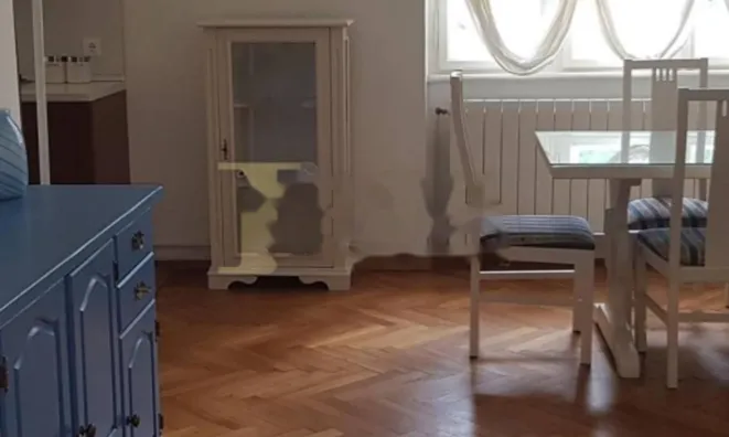 Недвижимость Четырехкомнатная квартира, Центр: 3