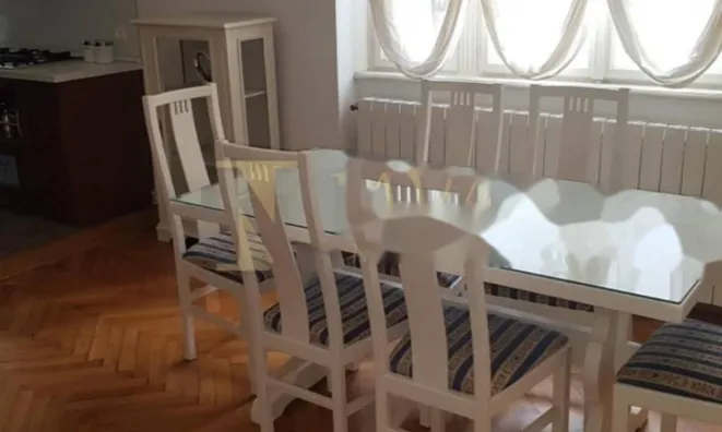 Недвижимость Четырехкомнатная квартира, Центр: 4