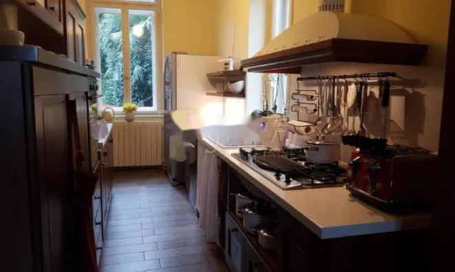 Недвижимость Четырехкомнатная квартира, Центр: 5