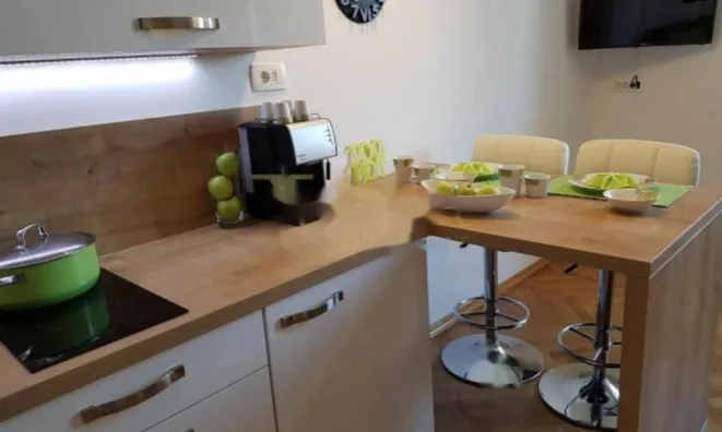 Недвижимость Четырехкомнатная квартира, Центр: 11