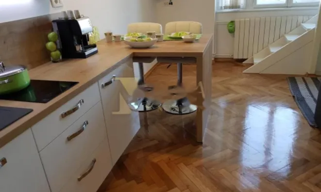 Недвижимость Четырехкомнатная квартира, Центр: 12