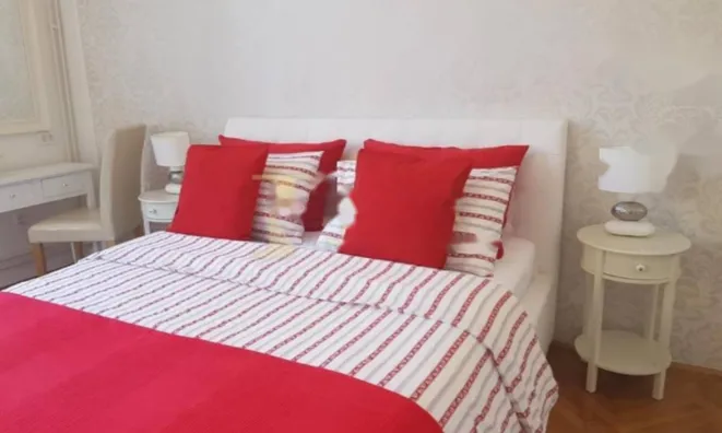 Недвижимость Четырехкомнатная квартира, Центр: 16