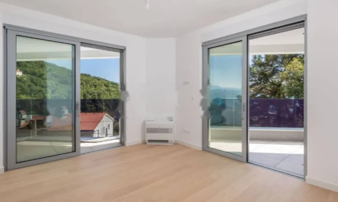 Недвижимость Трёхкомнатная квартира в центре: 3