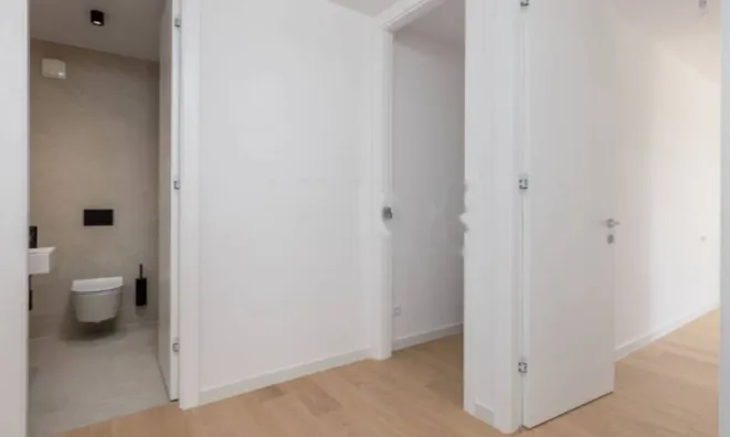 Недвижимость Трёхкомнатная квартира в центре: 6