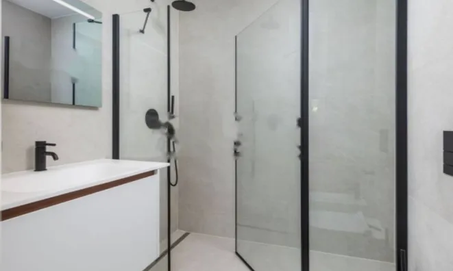 Недвижимость Трёхкомнатная квартира в центре: 13