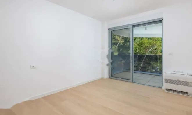 Недвижимость Трёхкомнатная квартира в центре: 16