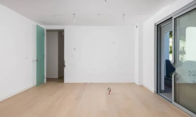 Недвижимость Трёхкомнатная квартира Центр: 17