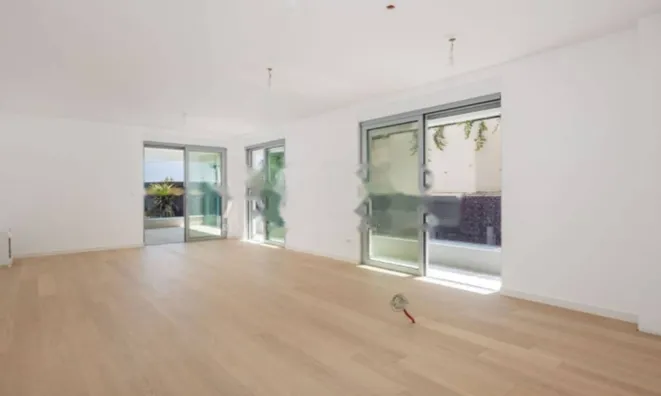 Недвижимость Трёхкомнатная квартира в центре: 1